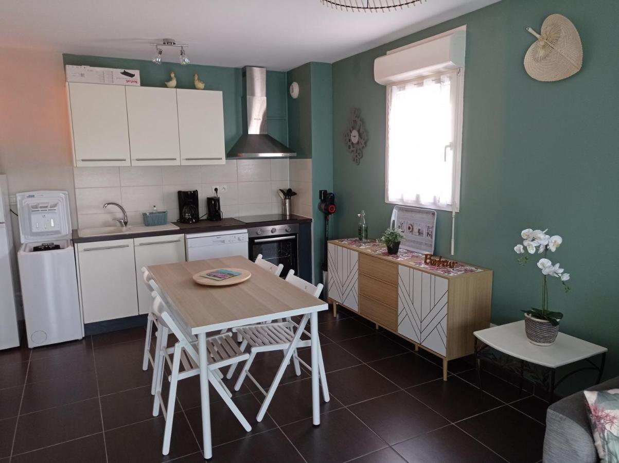 Appartement T2 avec Terrasse, Parking et Clim - LE SOLEIL DU LUBERON à LʼIsle-sur-la-Sorgue Extérieur photo